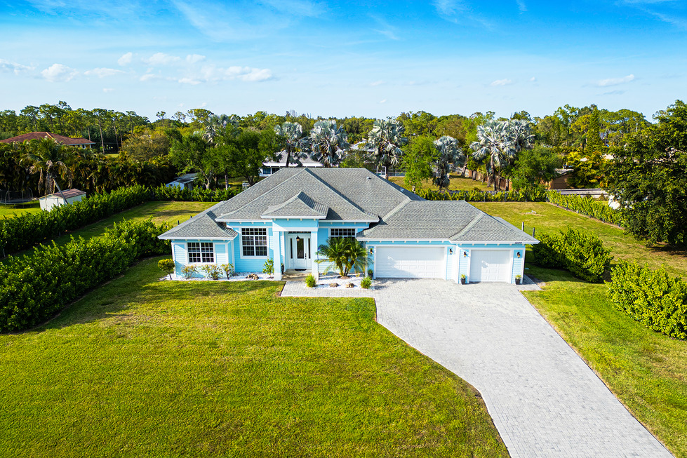Read more about the article Why Professional Home Staging Is the Secret Weapon to Selling Your Florida Home for Top Dollar